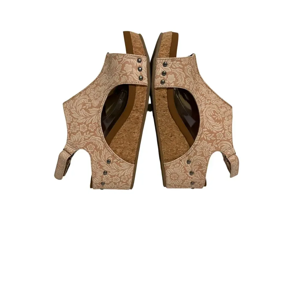 VERY G Isabella Tooled Wedge Sandal - Nude Size 11 Box Included